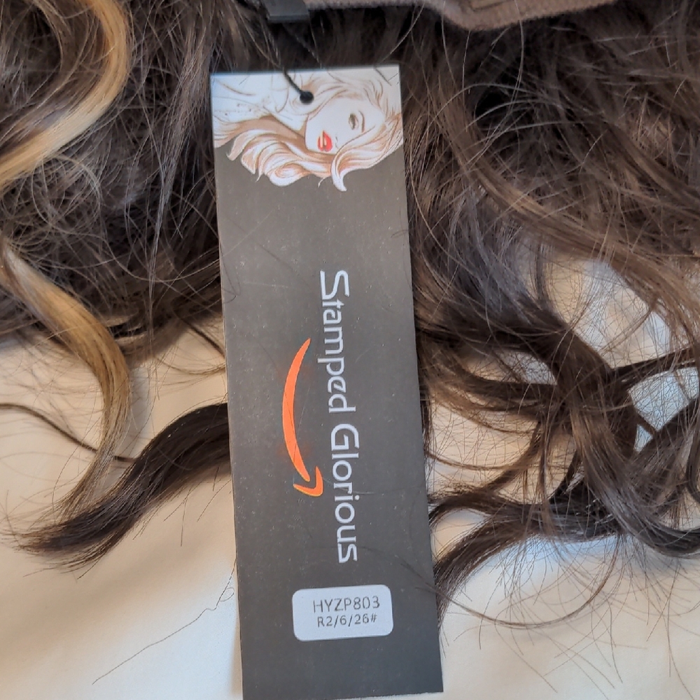 NWT Stamped Glorious Shoulder Length Wig - Picture 4 of 10